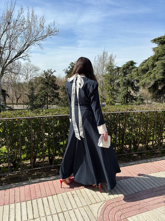 IQ COLLECTION. Vestido largo azul con seda