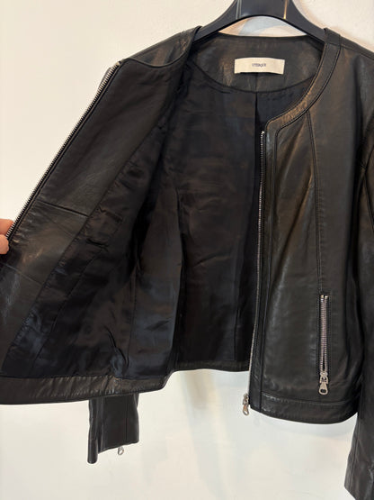 UTERQÜE. Chaqueta negra piel