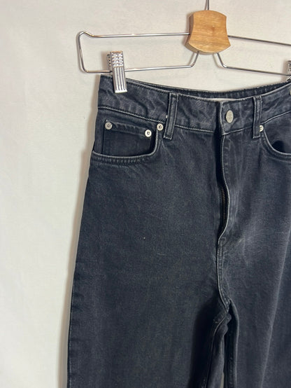 MANGO. Pantalón denim negro T.38