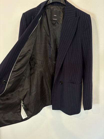 MANGO. Traje de chaqueta fluido rayas