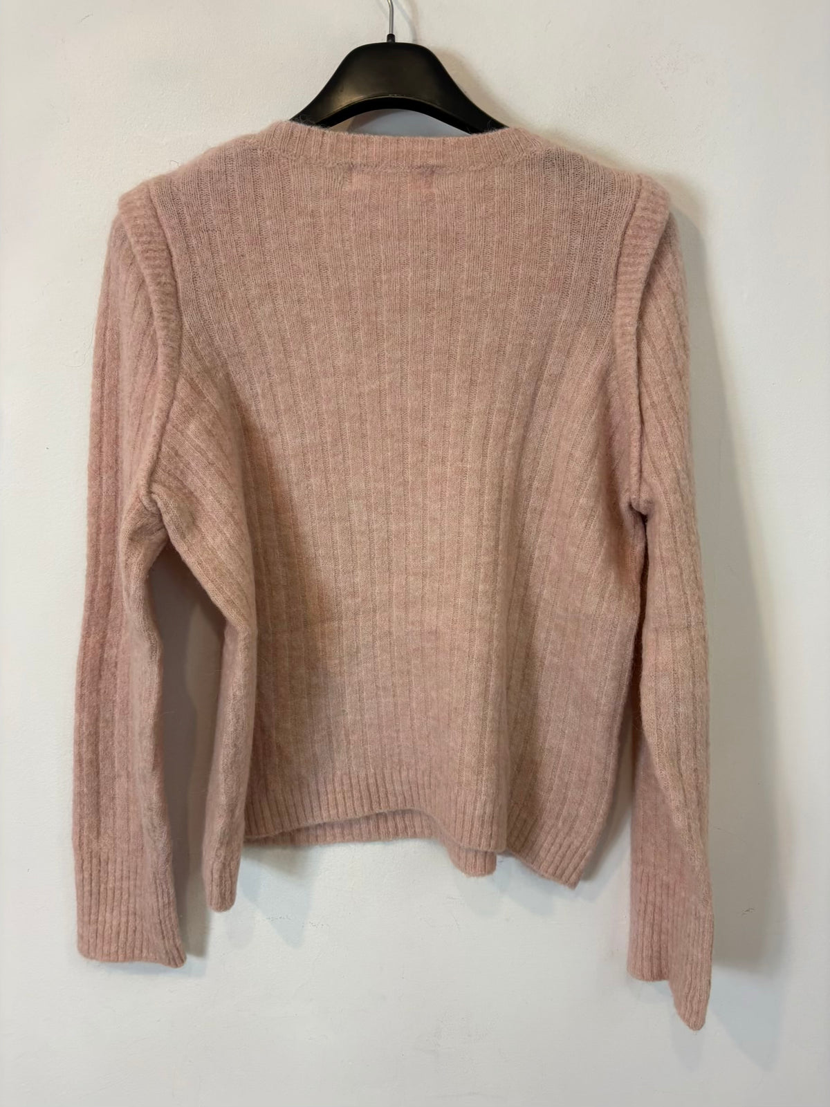 MAISON ANJE. Jersey rosa claro detalle hombros