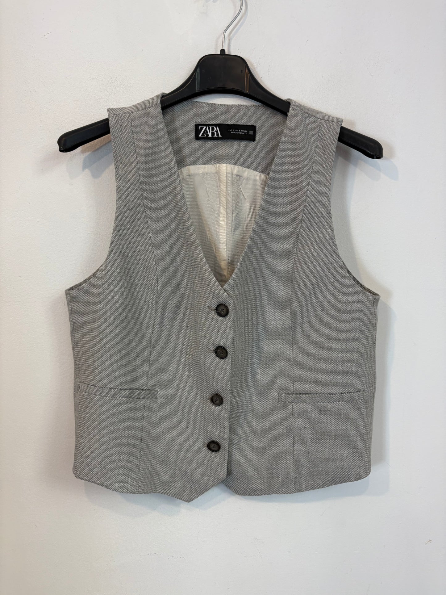 ZARA. Conjunto gris claro textura