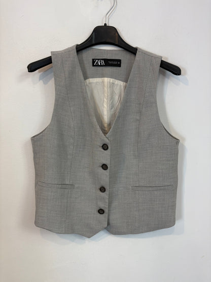 ZARA. Conjunto gris claro textura