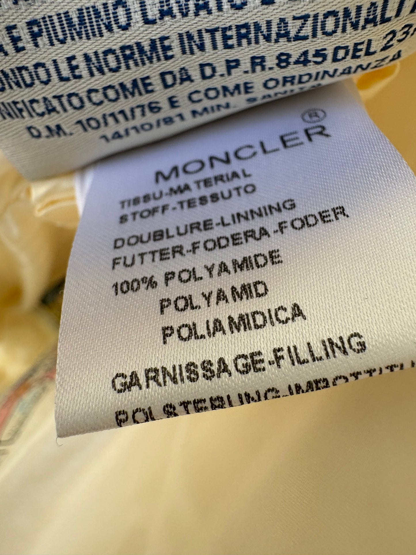 MONCLER. Chaleco ligero beige claro . T 2 (S/M)
