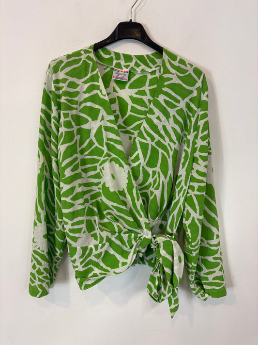 Top verde flores cruzado