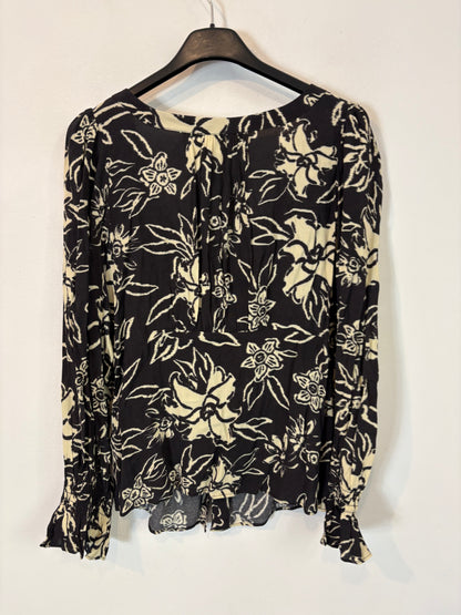 BA&SH. Blusa negra flores. T 1 (S)