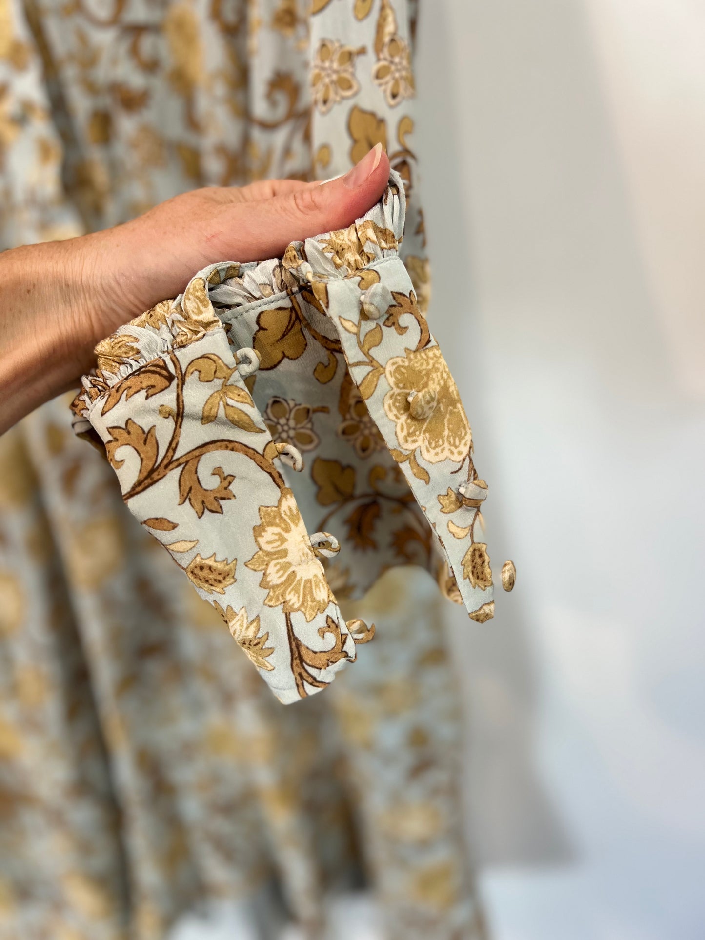 OTHERS. Light blue floral dress TU(38)