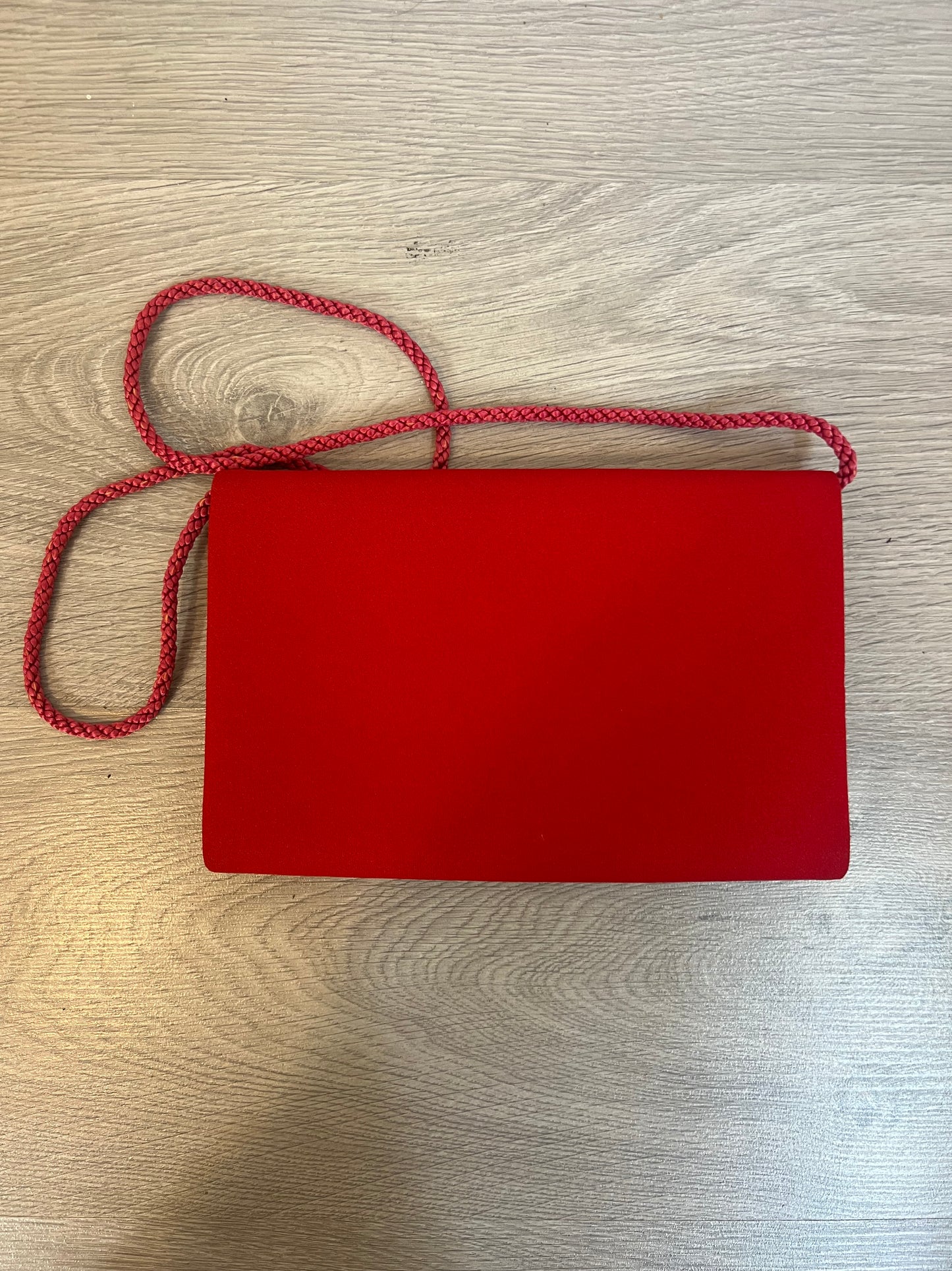 OTHERS. Red wallet detail