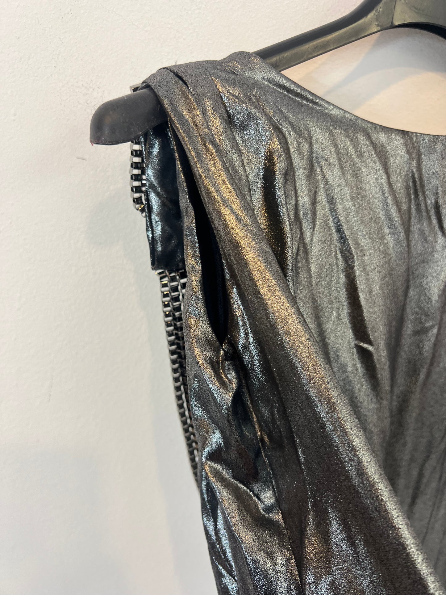 ELLA LUNA. Metallic silk top with chain detail on the back. TS