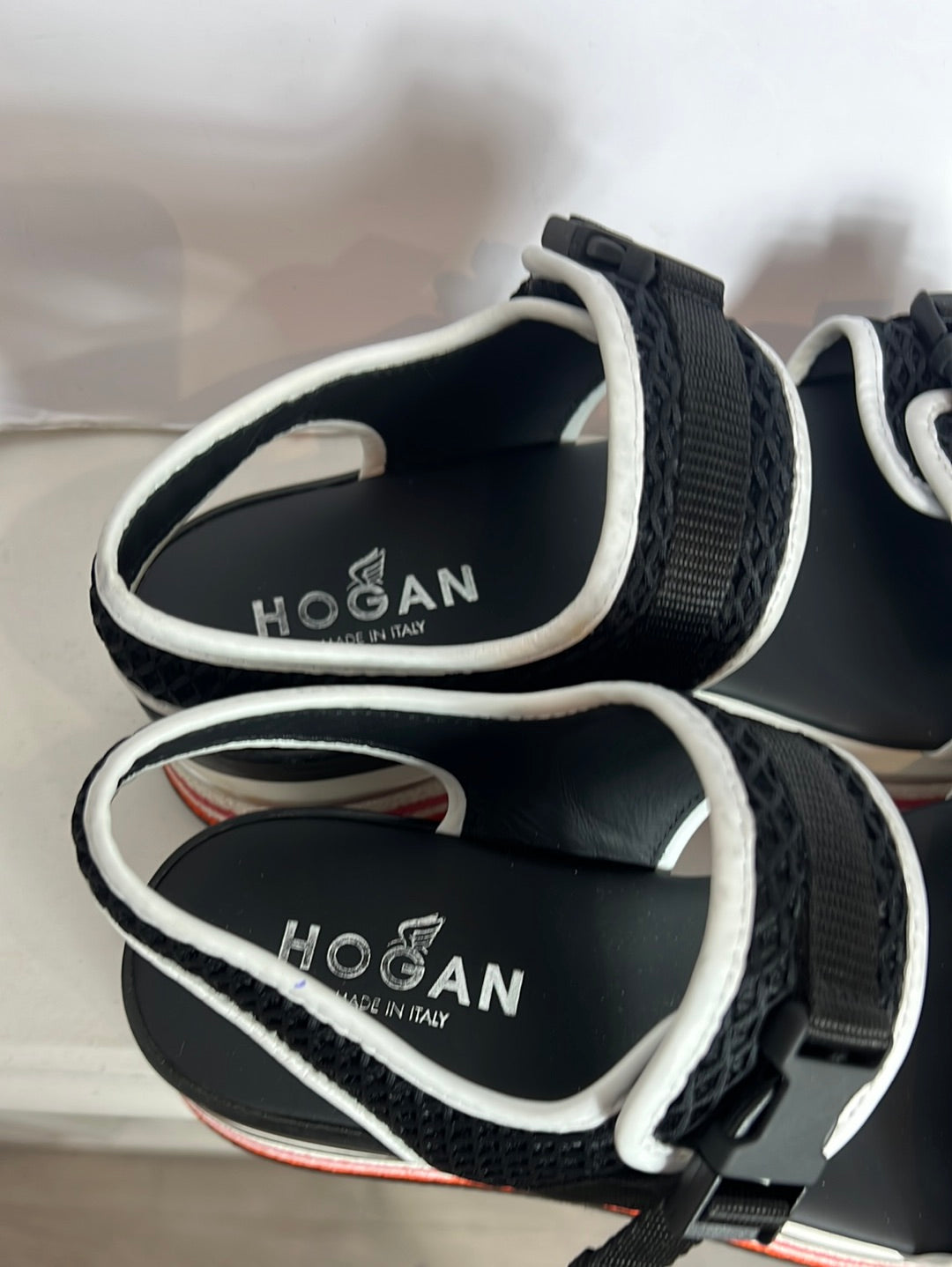 HOGAN. Sandalia tiras detalle plataforma. T 39