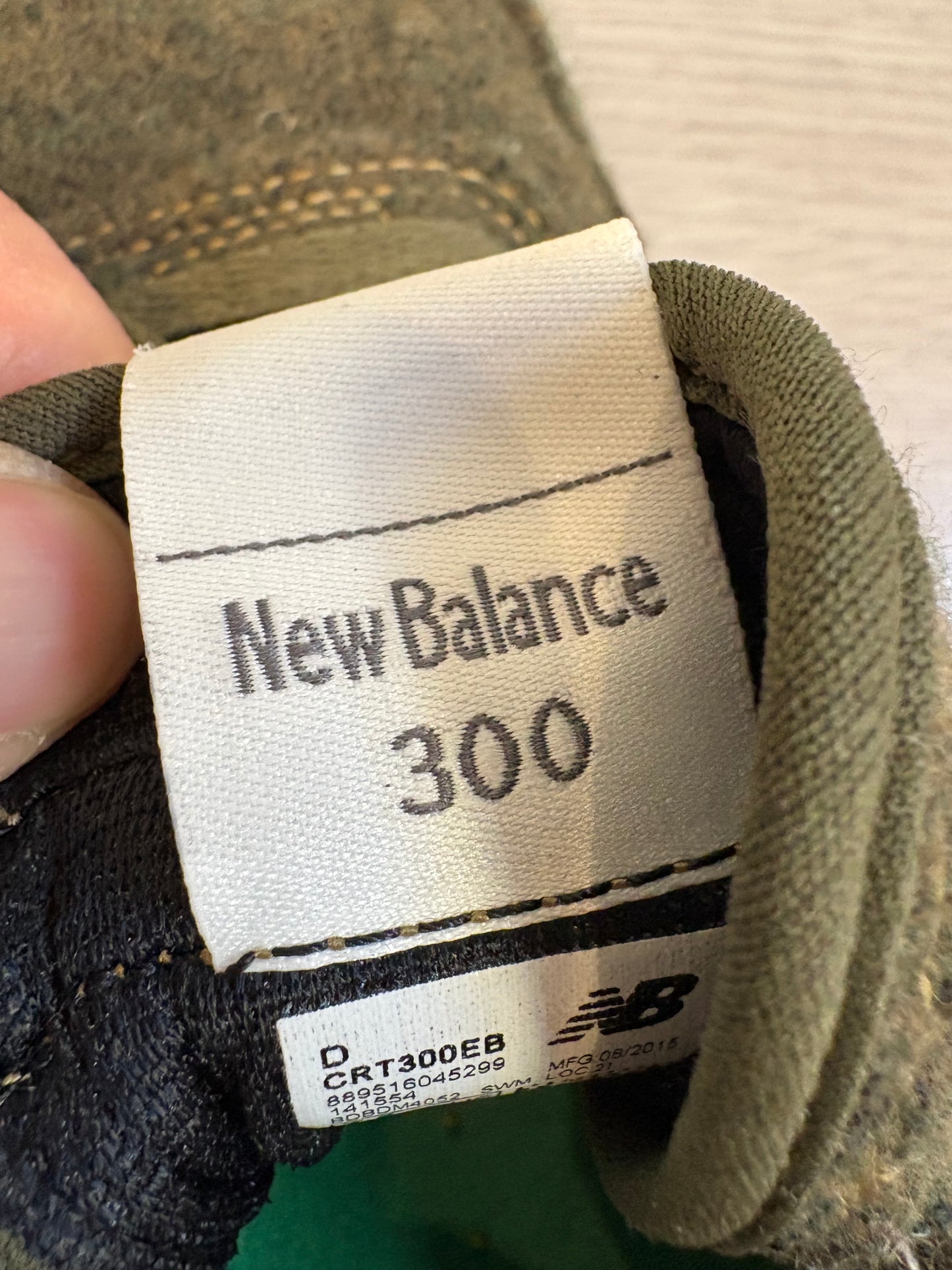 NEW BALANCE. Zapatillas verdes textura