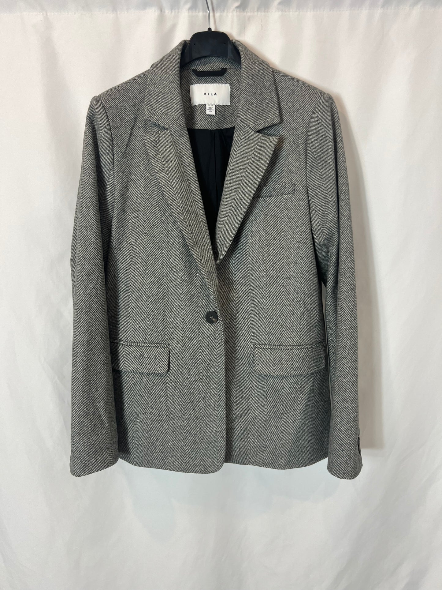 VILA. Blazer espiga gris. T 36