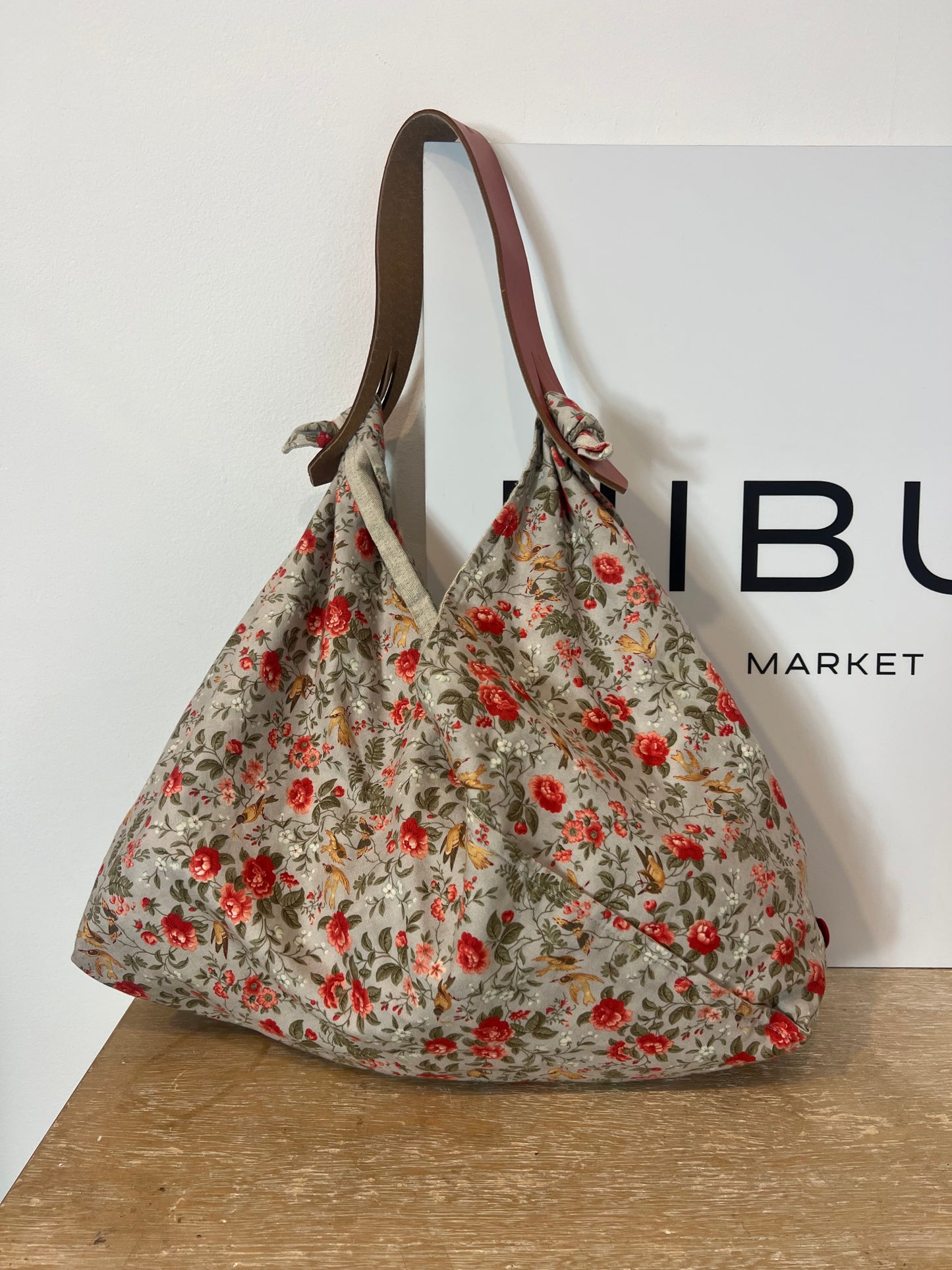 MIYAKO. Floral bag with leather handle