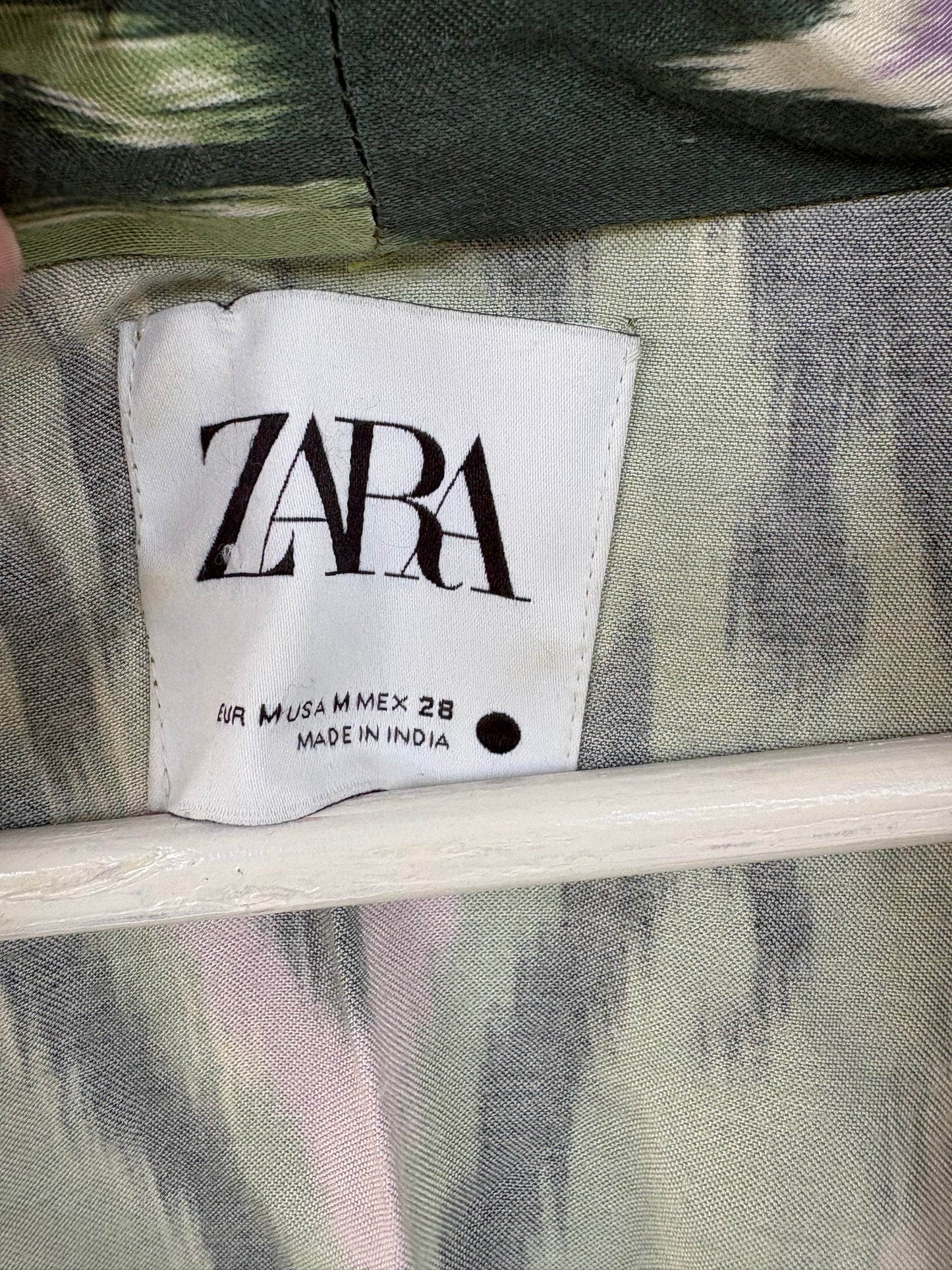 ZARA. kimono largo estampado y bordados. T M