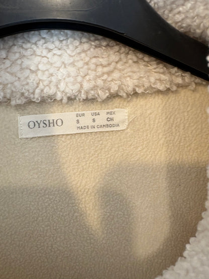 OYSHO. Sudadera borrego beige