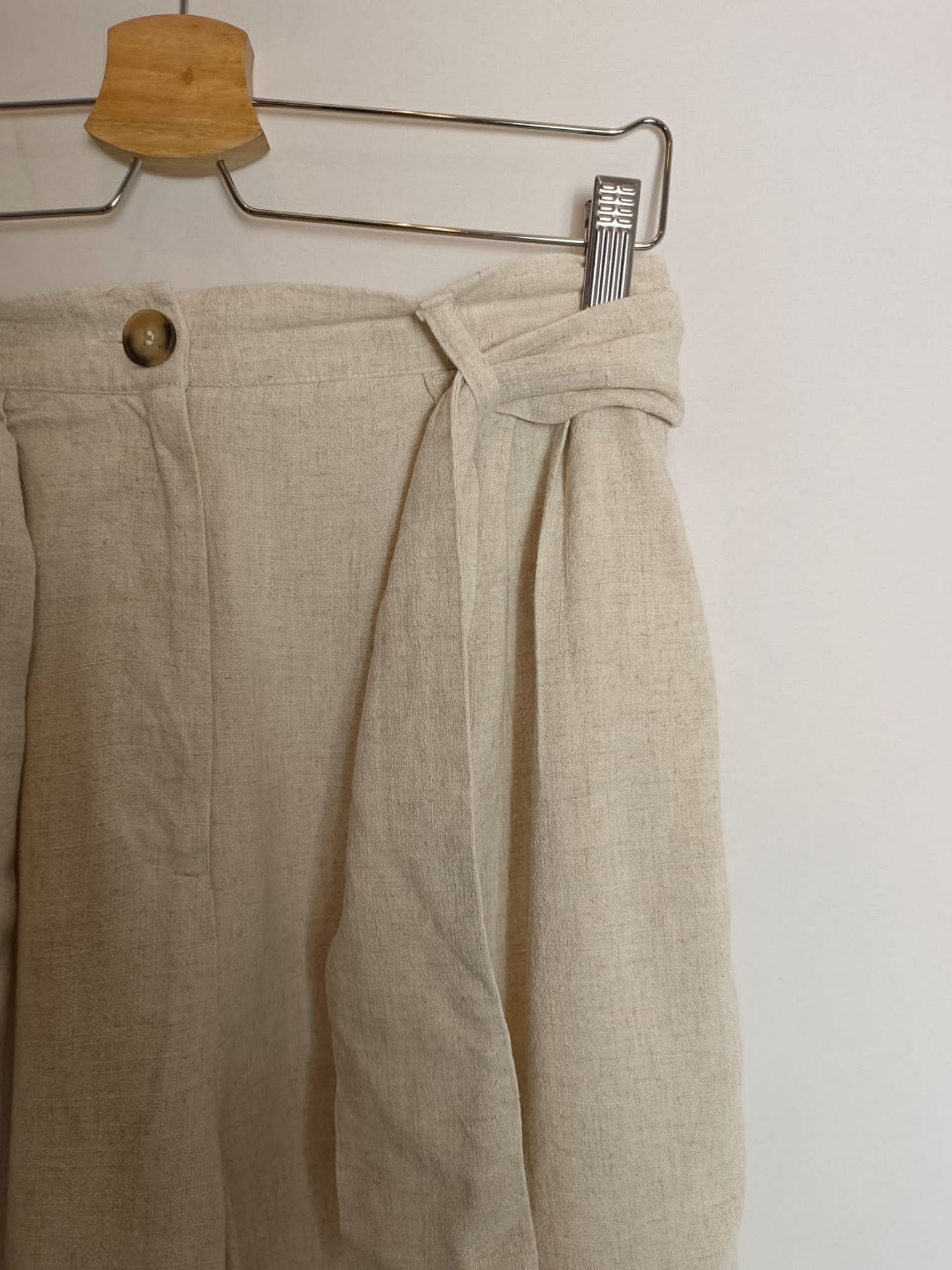 WHITE&amp;ONE. Flowy beige trousers Tm 