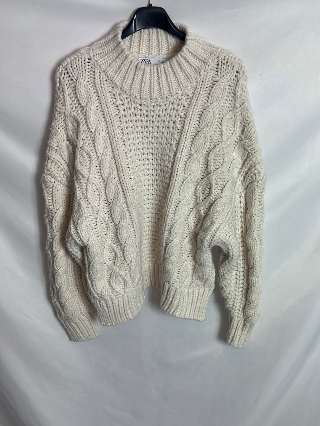 ZARA. Jersey color crudo apertura espalda. T S