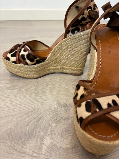 DOLCE & GABBANA. Cuñas animal print piel. T38