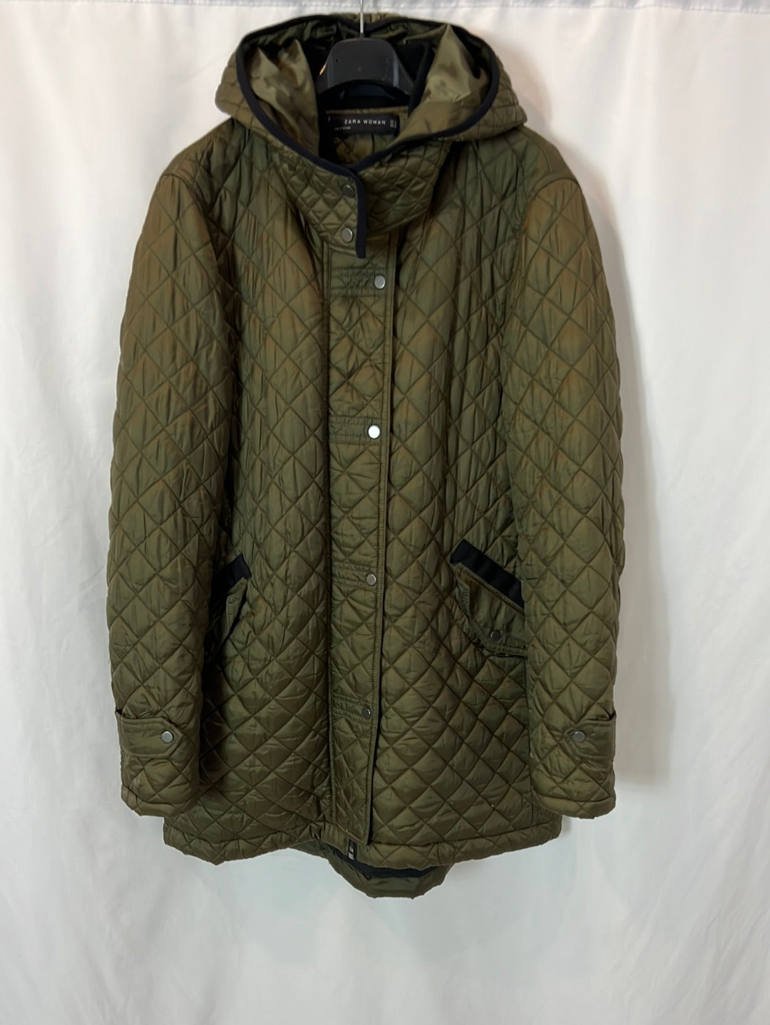 ZARA. Lightweight green quilted jacket. Size XL (M)