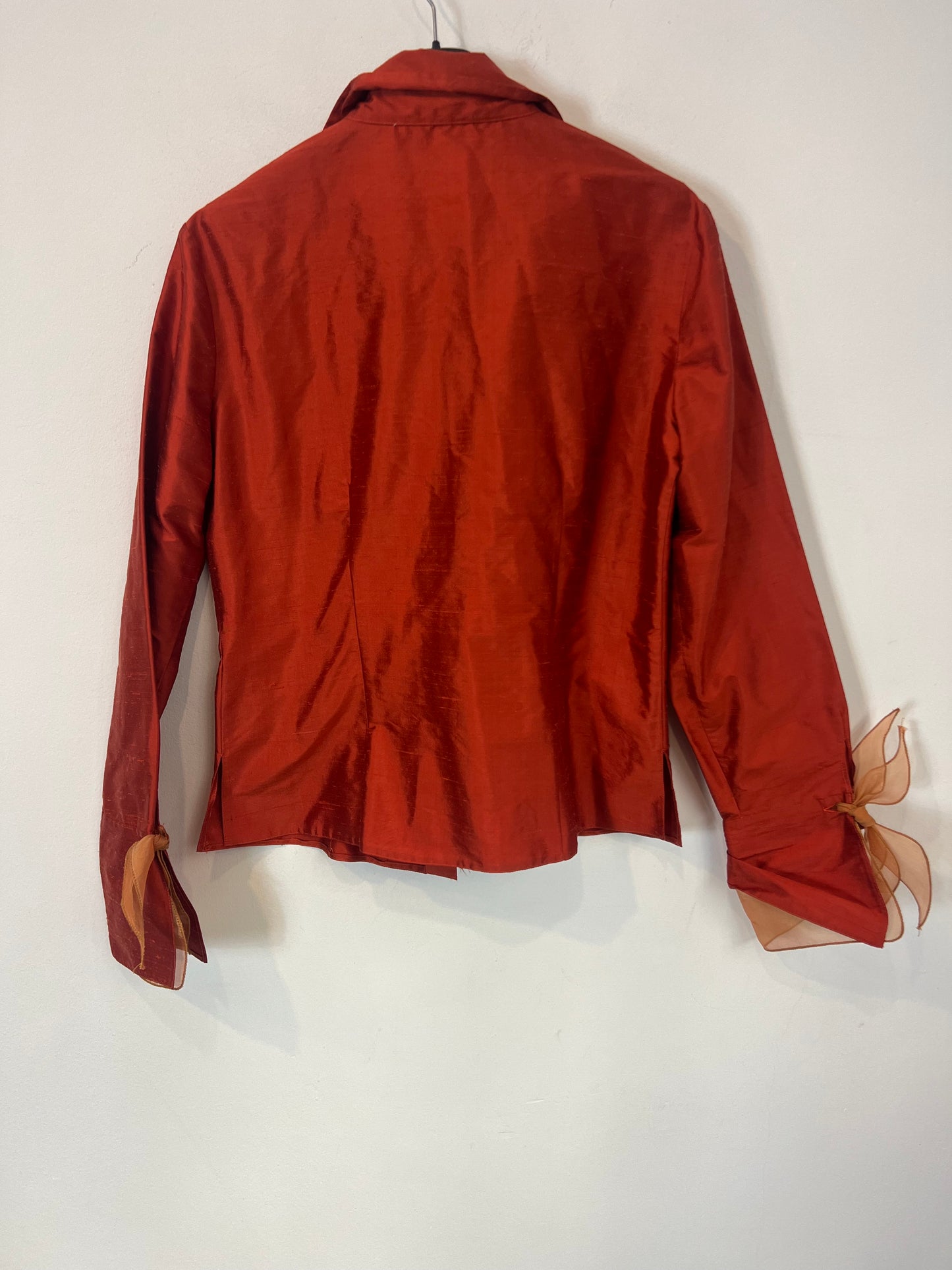 STEFANIA LUNARDON. Blusa seda detalle puños. T 44(M/L)