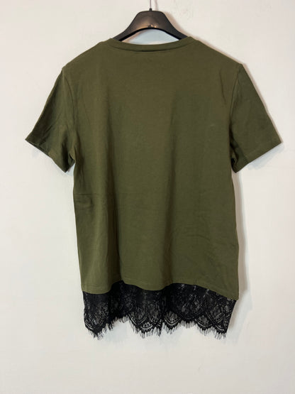 ZARA. Camiseta verde detalle encaje. T M