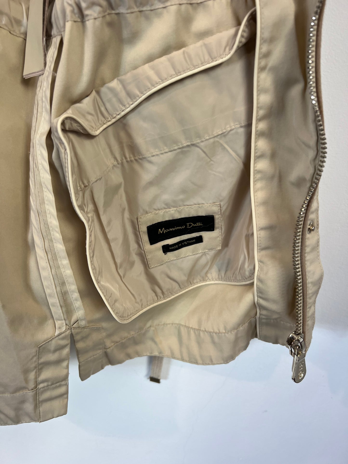 MASSIMO DUTTI. Lightweight beige windbreaker. TS