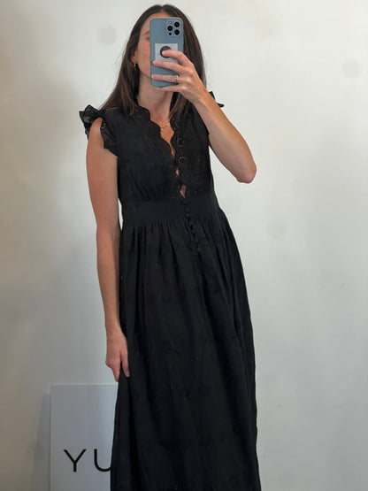 Vestido negro troquelado