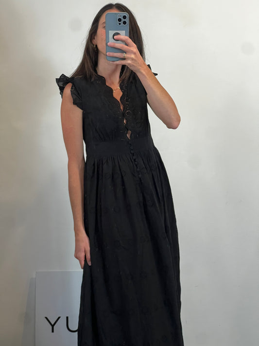 Vestido negro troquelado