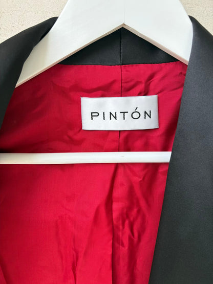 PINTÓN. Americana lana negra detalle solapa