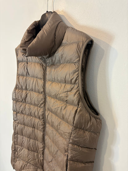 UNIQLO. Plumas sin mangas ligero marrón claro