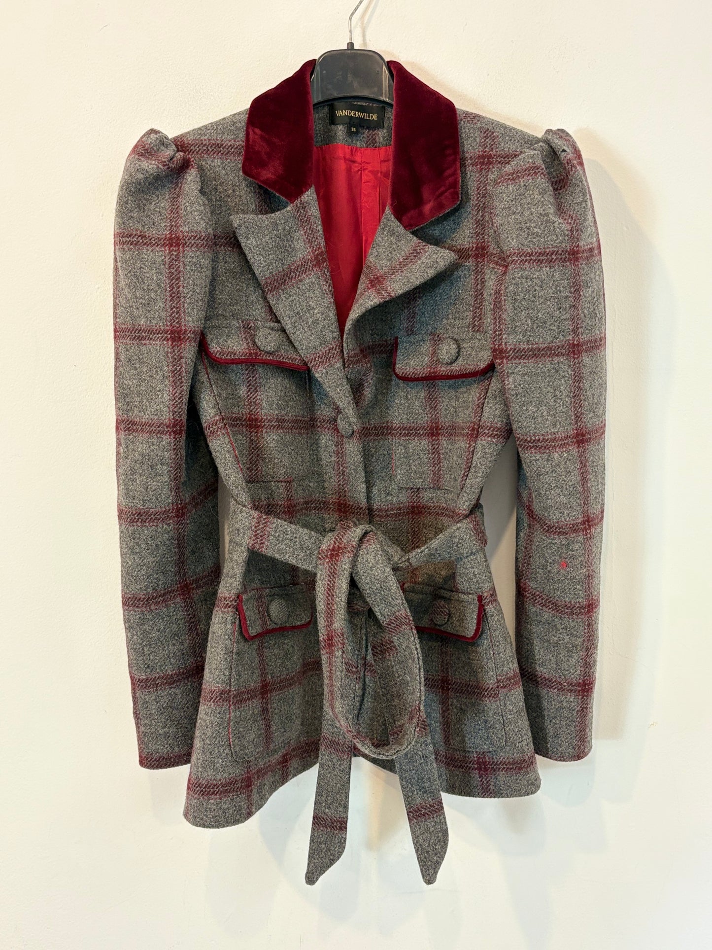 VANDERWILDE. Chaqueta gris lana detalles terciopelo