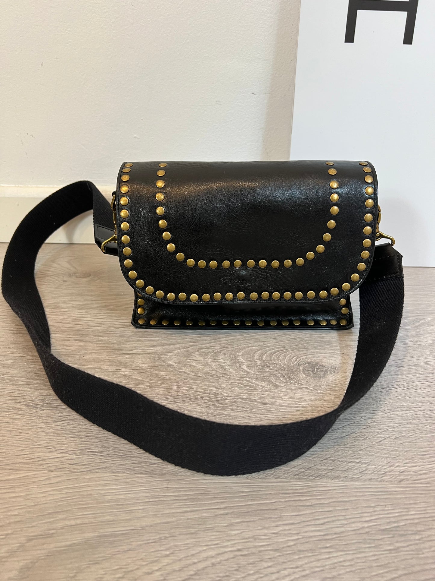 NICOLÍ. Bolso negro tachuelas