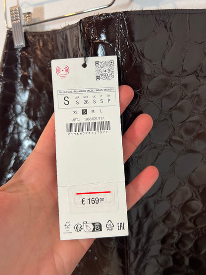 ZARA. Falda piel marrón brillante T.s