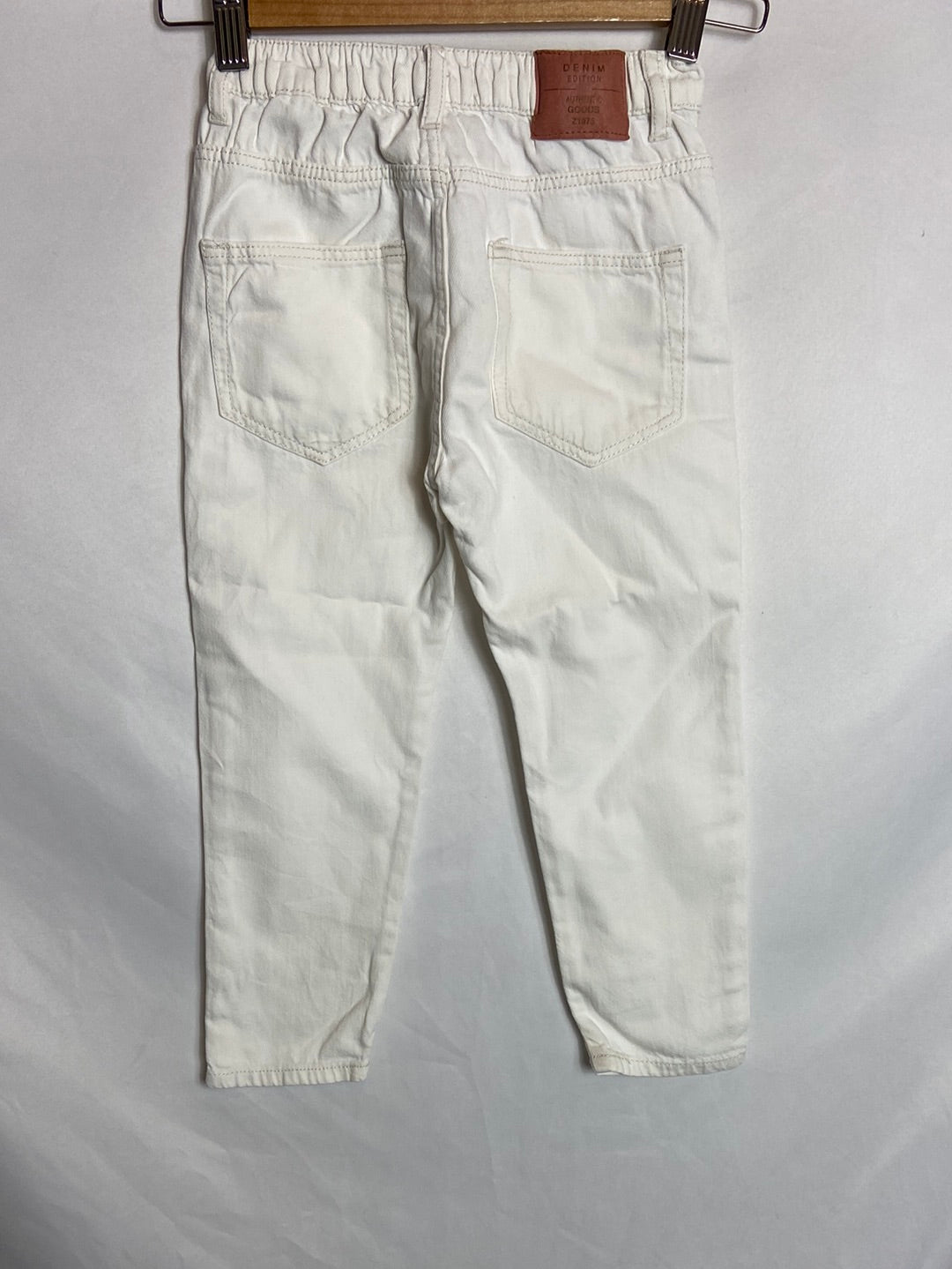 ZARA. White denim-effect trousers, size 4-5 years