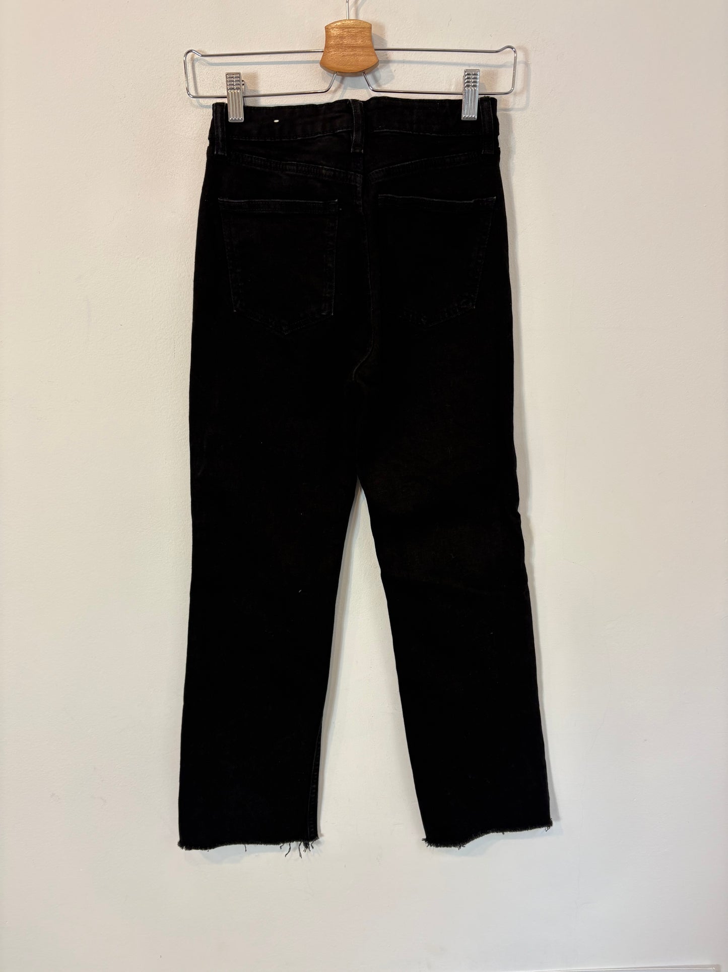 ZARA. Denim negro recto