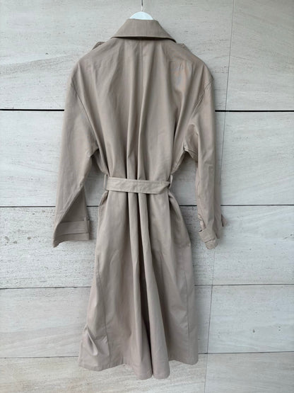 H&M. Gabardina larga beige