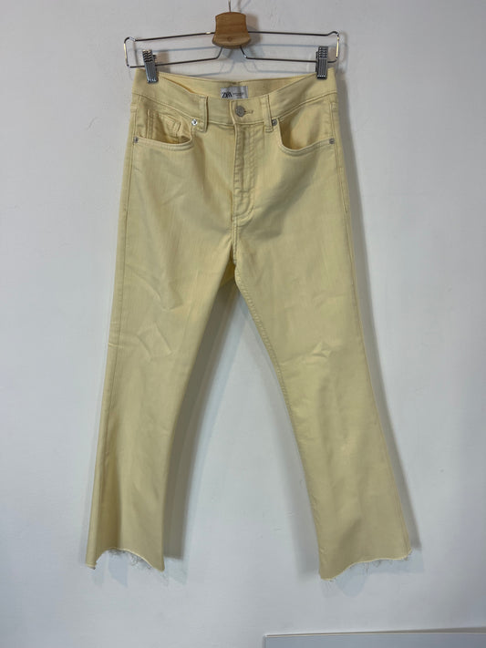 ZARA. Denim cropped vainilla. T 38