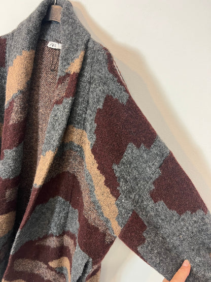 ZARA. Abrigo/ chaqueta punto larga estampada. T S
