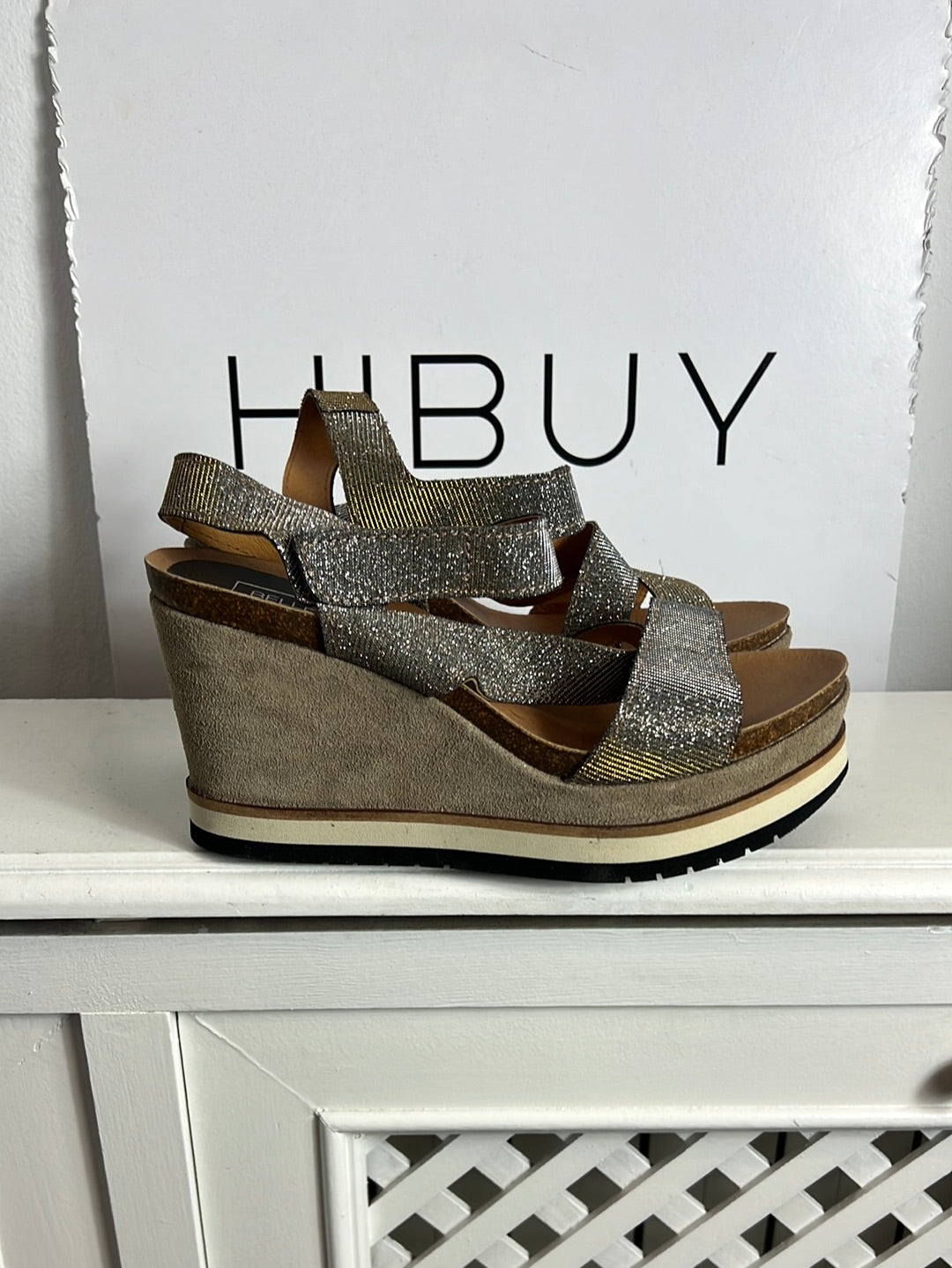 BELLE HARI. Cuñas tiras brillo T.40