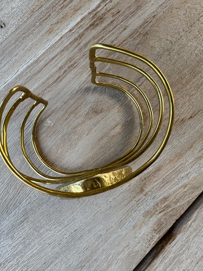 OTRAS. Pulsera dorada tiras