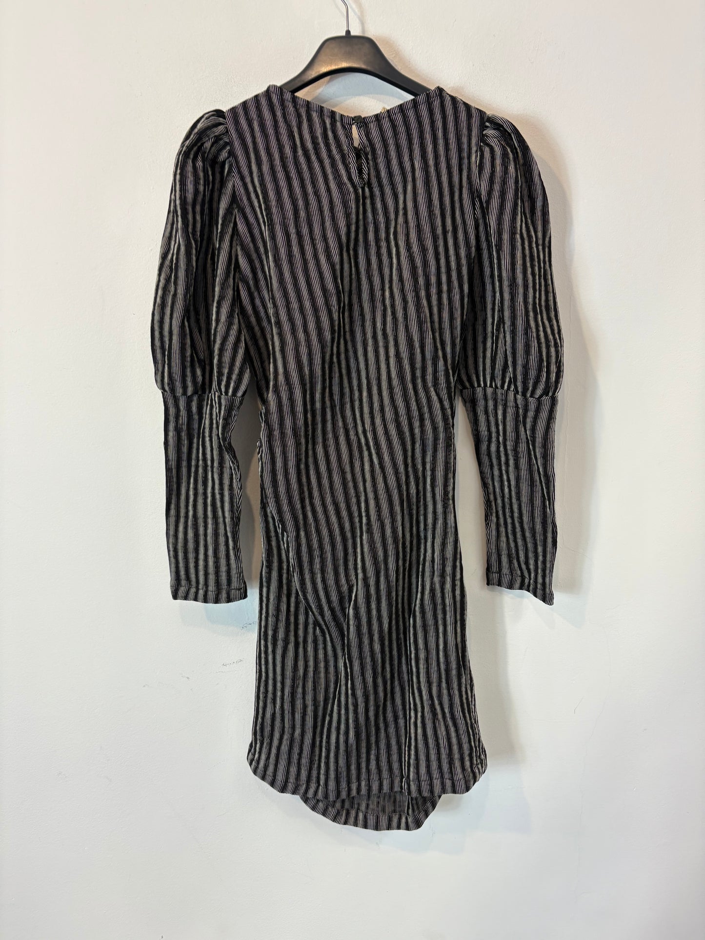 VALENTINA GARI. Vestido negro textura