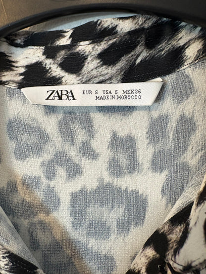 ZARA. Blusa fluida animal print