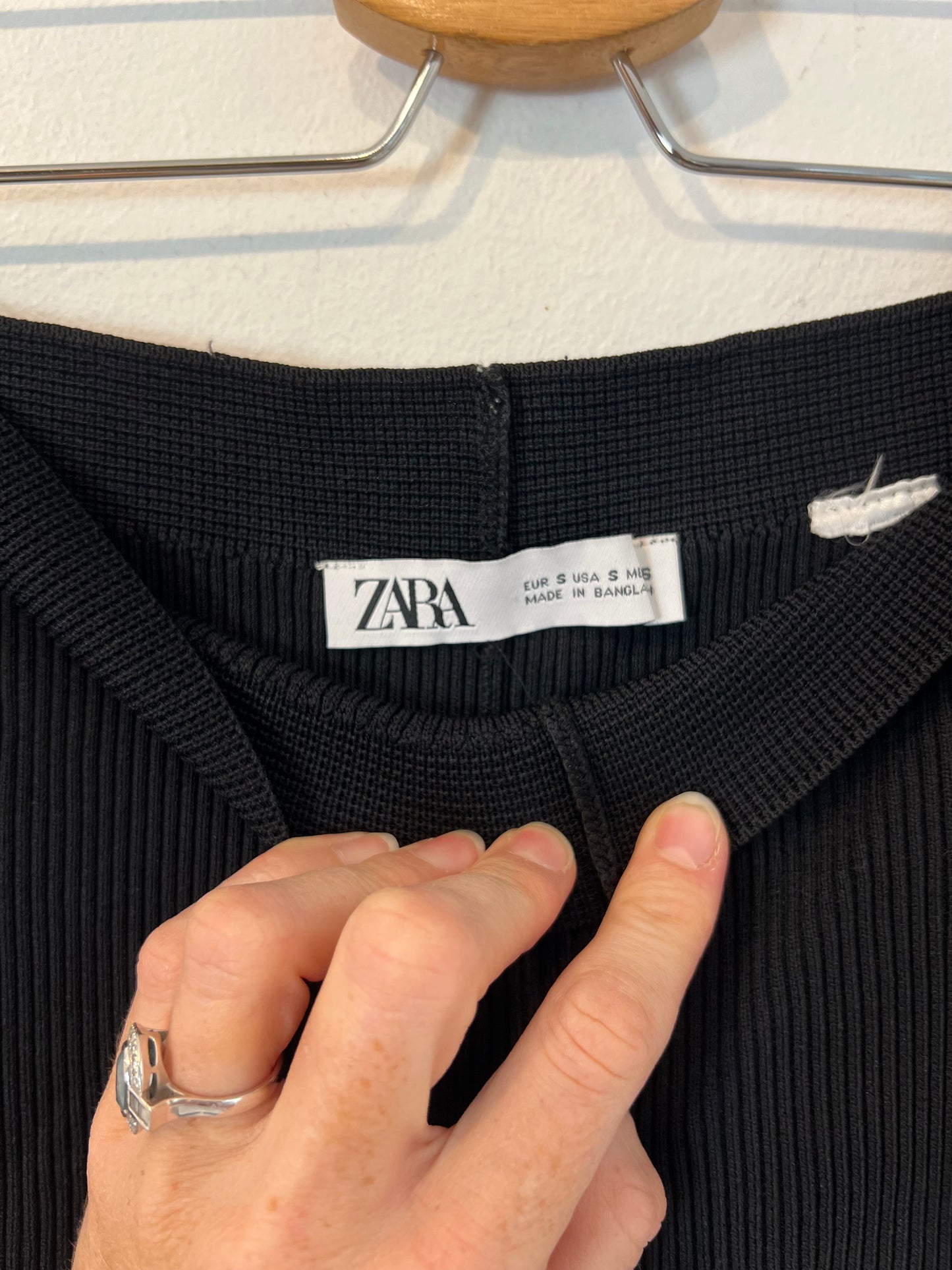 ZARA. Black ribbed fitted trousers Ts