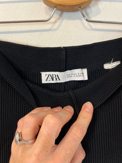 ZARA. Black ribbed fitted trousers Ts