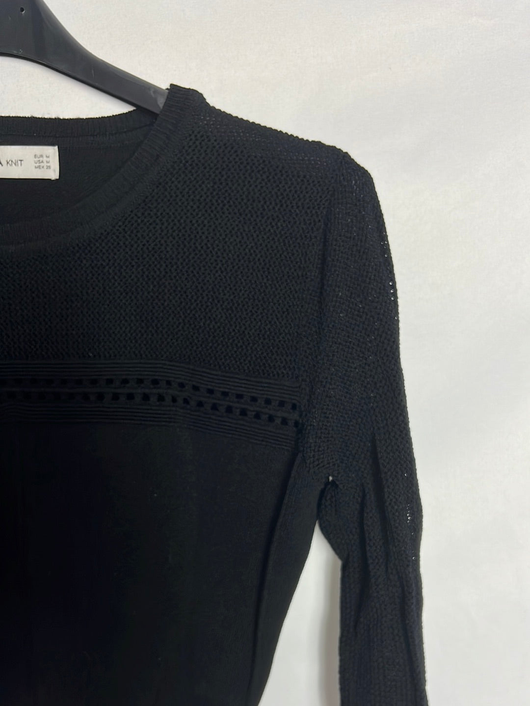 ZARA. Top punto negro apertura espalda. T M