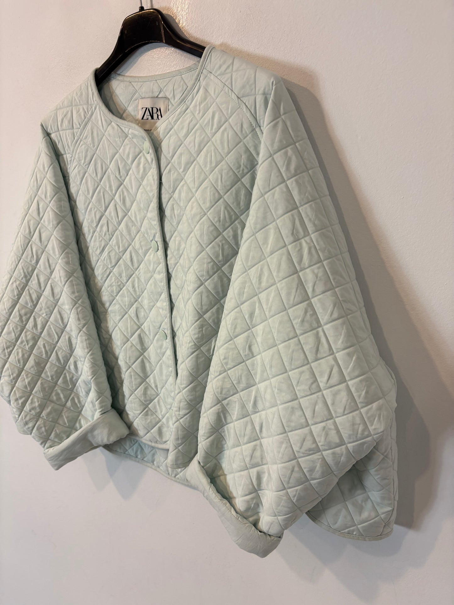 ZARA. Chaqueta acolchada tono pastel