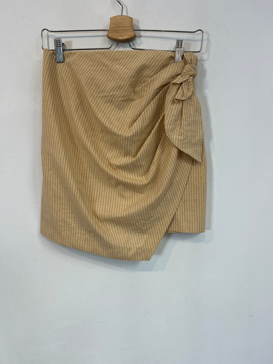ZARA. Falda crema rayas