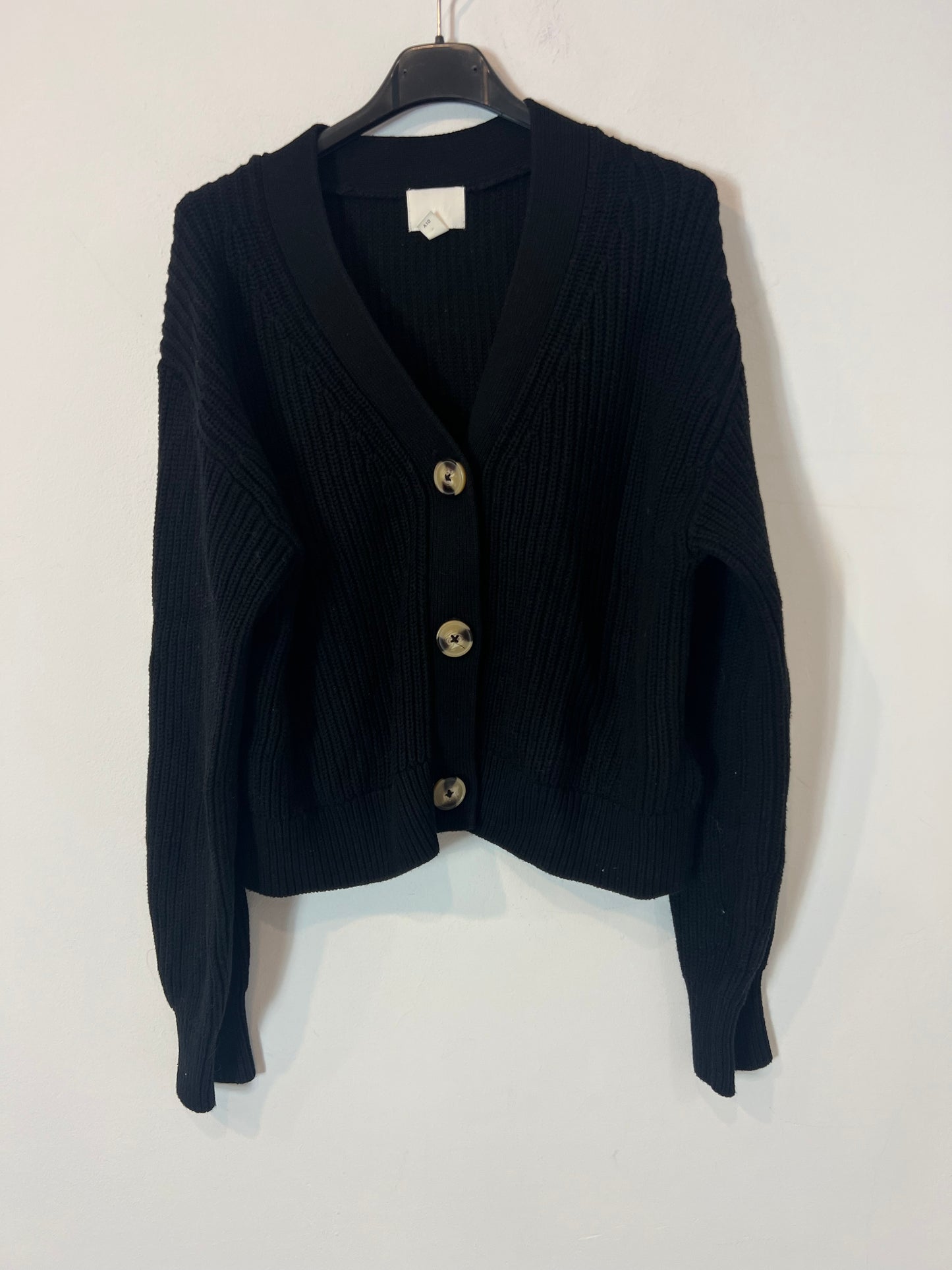 H&M. Chaqueta punto negra. T XS