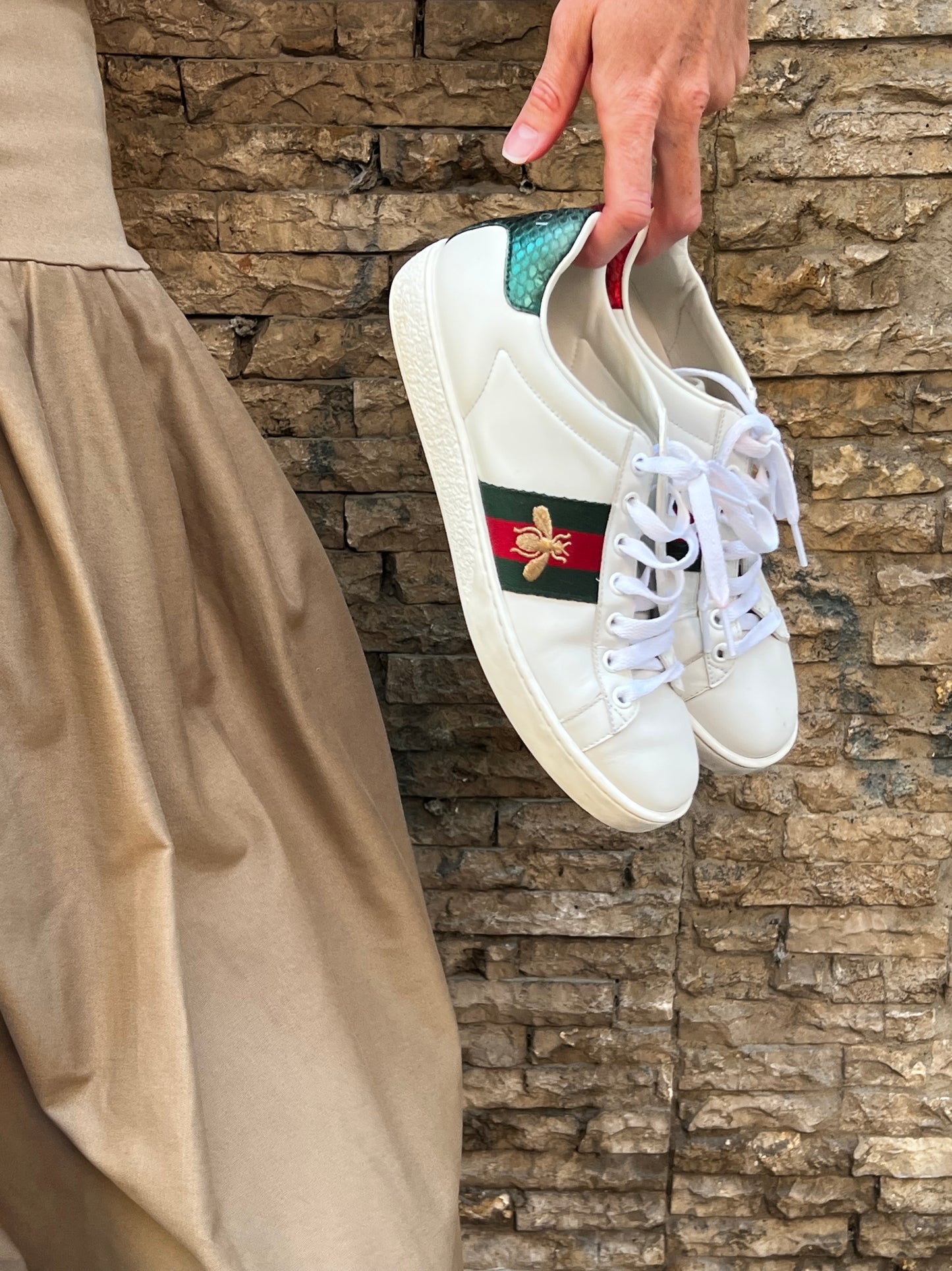 GUCCI. Zapatilla Ace con abeja T 37