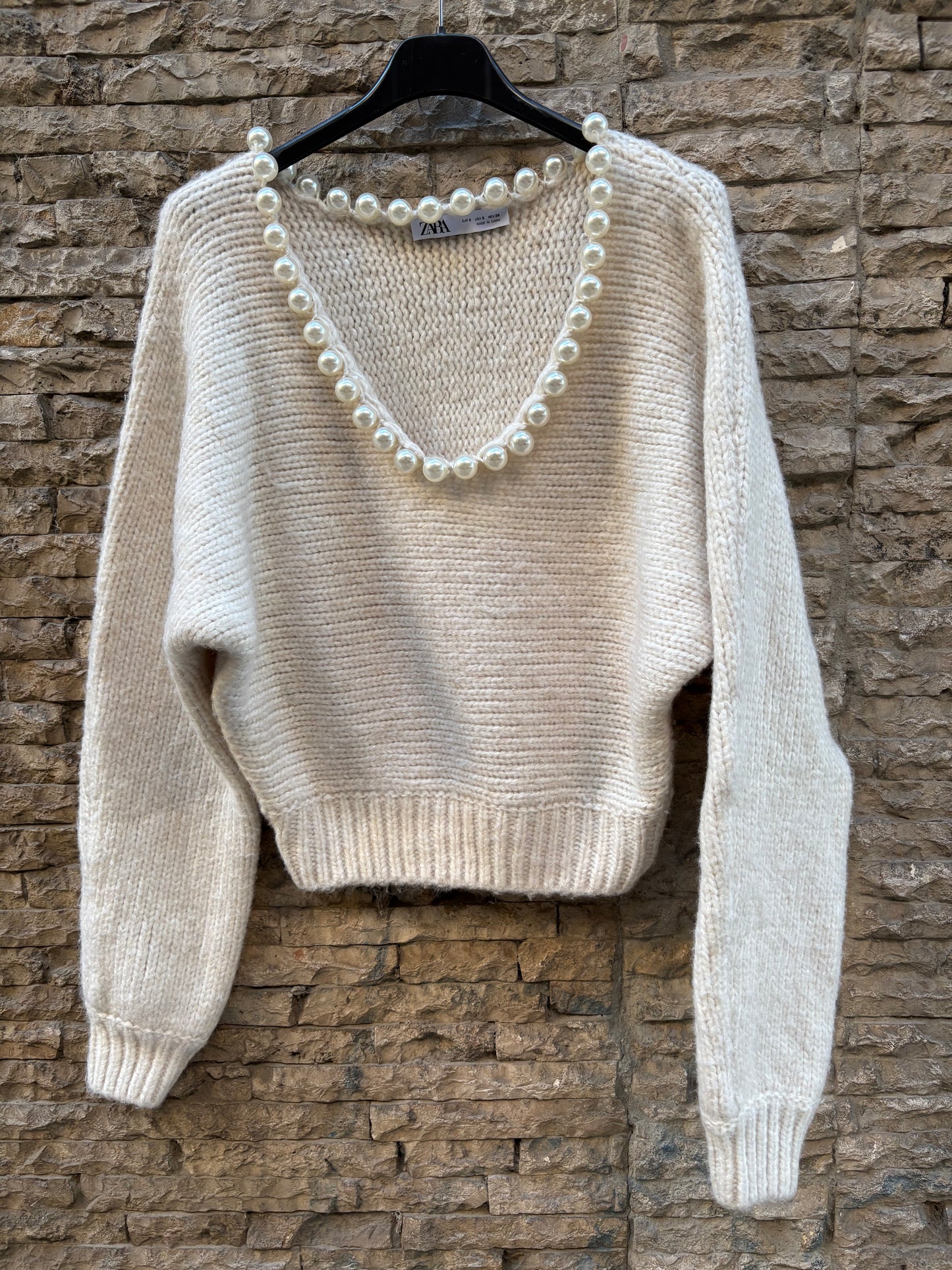 ZARA. Jersey crudo perlas